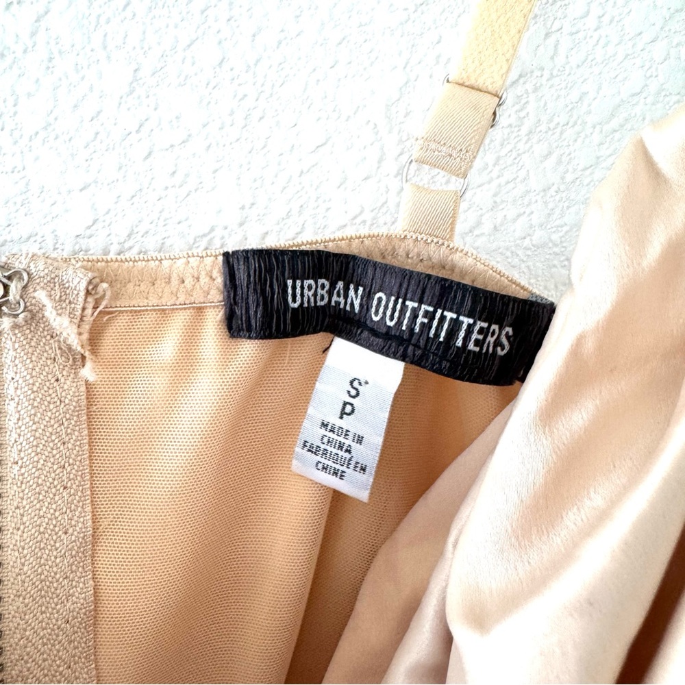 Urban Outfitters Lexi Satin Cropped Corset Top - Picture 7 of 9